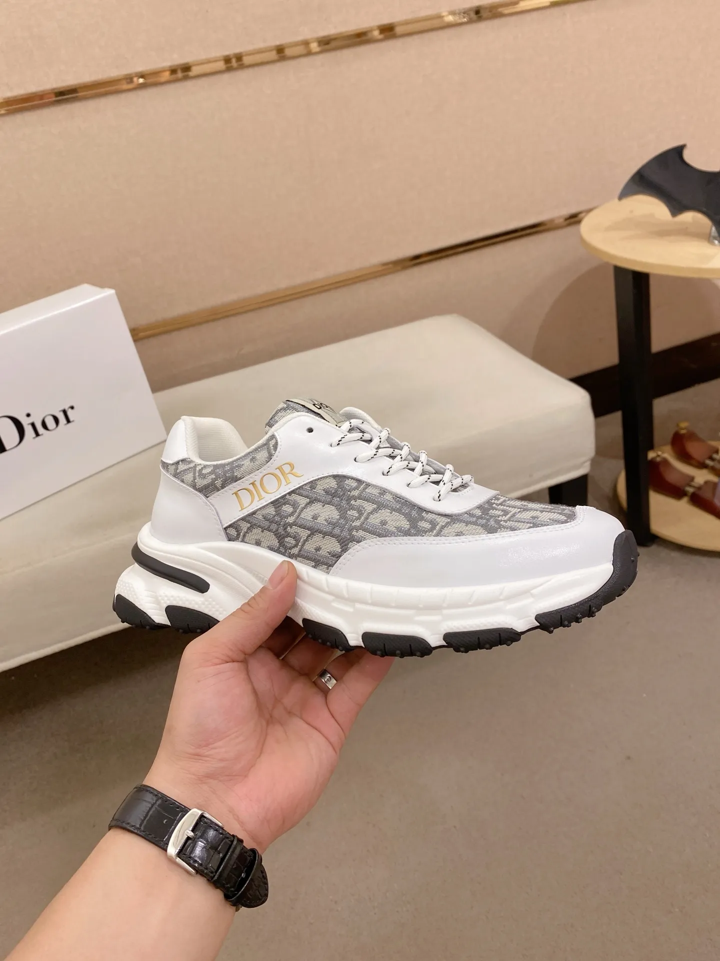 Men's clothing and shoes 442💰🇮🇹🇮🇹Dior d The new model is on sale at the same time at the counter. The upper 🇮🇹 is imported Italian first-layer cowhide, and the lining is fully imported sheepskin 💪💪. It is a complete 1⃣️ to 1⃣️ replica 🇮🇹💪💪, ⚠ Sole: The original sole is specially provided by the original factory. The exclusive movable molded sole is super comfortable. ⚠Original factory single goods, 🔍🔍high quality, you can enter and leave the counter at will, welcome to compare⚠. Code number: 38-44. Can be customized for 45 non-refundable.